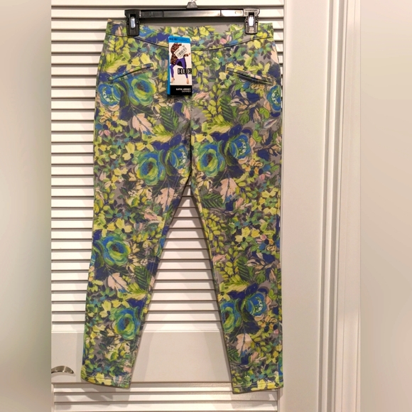 Pants - Hue. Women's Leggings - Stretchy Pants For Women's Size MEDIUM